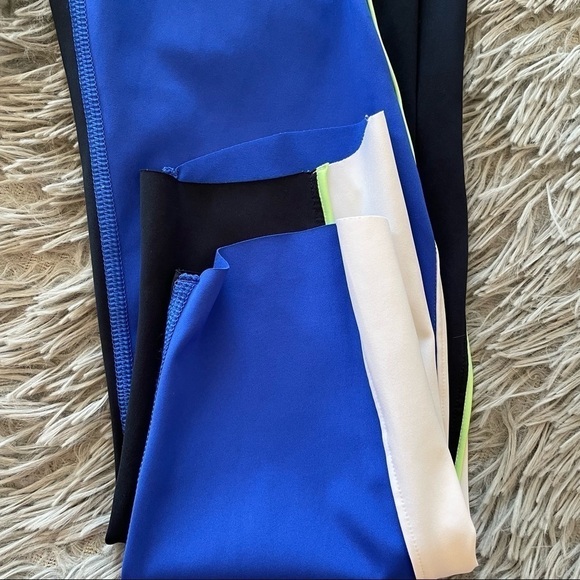 ATHLETA Velocity Colorblock Stash Pocket Capri - Picture 13 of 14